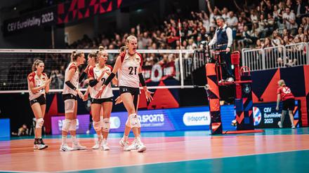Erst Jubel, dann Enttäuschung. Gegen Tschechien unterlagen Camilla Weitzel (vorne) und das deutsche Team schließlich im Tiebreak. 