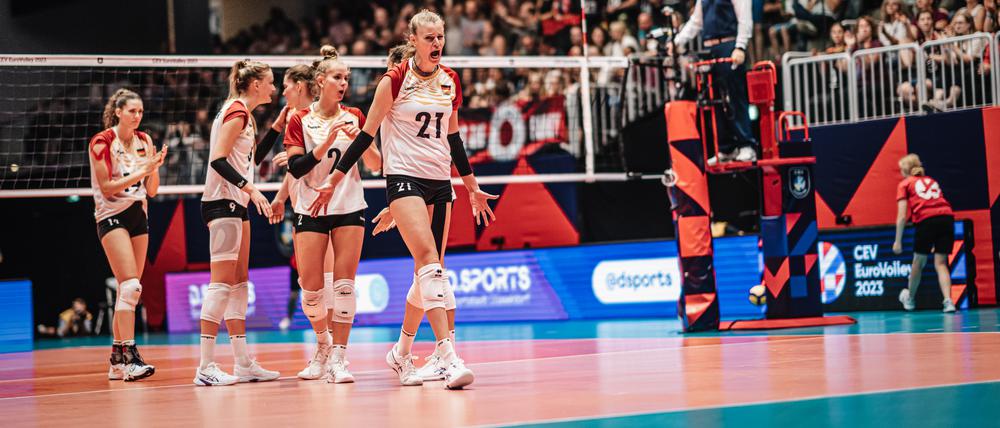 Erst Jubel, dann Enttäuschung. Gegen Tschechien unterlagen Camilla Weitzel (vorne) und das deutsche Team schließlich im Tiebreak. 