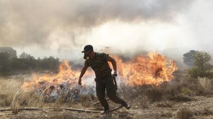 Feuer und Löscharbeiten in Parnitha am 23. August 2023