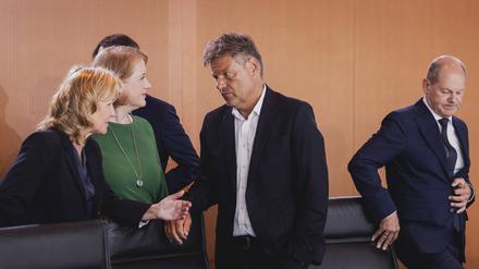 Vertreter*innen der Ampel-Koalition, darunter Olaf Scholz, Robert Habeck und Lisa Paus. 