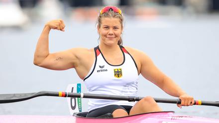 Im Wasser spürt Felicia Laberer ihre Beeinträchtigung am wenigsten. Die kleinere Welle ihrer Tätowierung steht daher fürs Schwimmen, die größere fürs Kanu.