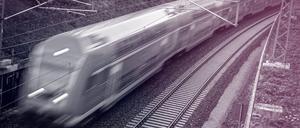 Fast jeder Fünfte wäre einer Umfrage zufolge auch mit einem Preis von mehr als 49 Euro pro Monat für das sogenannte Deutschlandticket einverstanden.