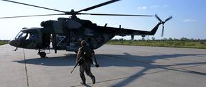 Ein russischer Mi-8 Hubschrauber.