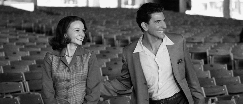 Bradley Cooper spielt in „Maestro“ den Starkomponisten Leonard Bernstein.