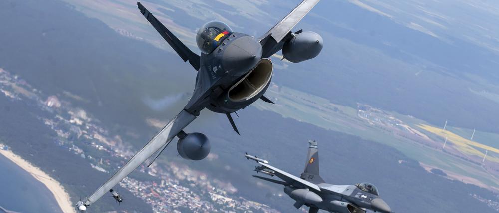 Ein Kampfjet von Typ F-16 der rumänischen Luftwaffe (Symbolbild)