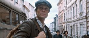 Max (August Diehl) schließt sich einer jüdischen Partisanengruppe an.  Ihr Ziel: Vergeltung für die getöteten Juden. 