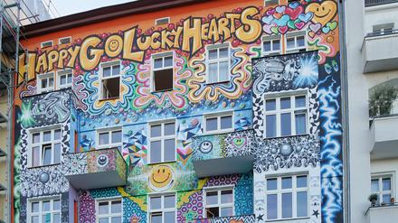 Die Tage der bunten Street-Art am Charlottenburger „Hostel Happy Go Lucky“ sind gezählt.