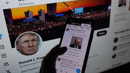Der frühere US-Präsident Donald Trump ist zum Kurznachrichtendienst X, ehemals Twitter, zurückgekehrt.