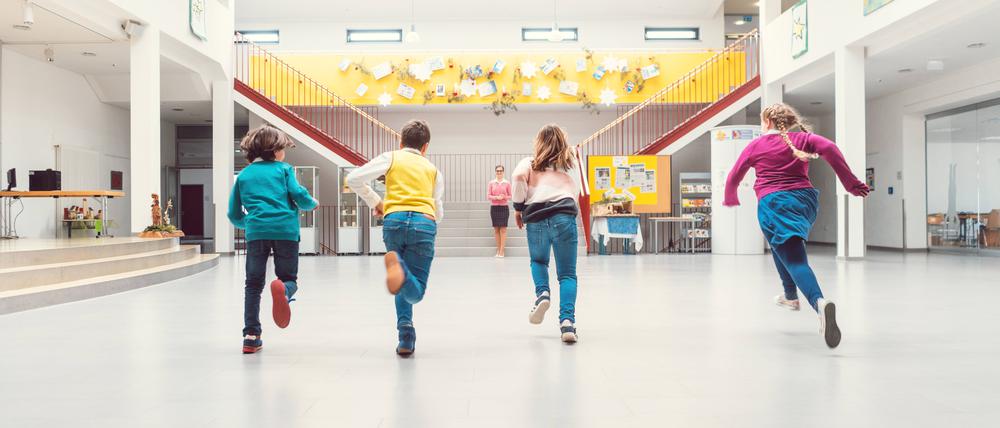 Rasen, stoppen, rennen. Kinder müssen sich austoben.