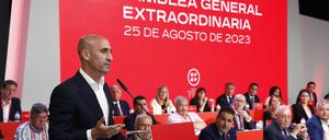 Luis Rubiales, Präsident des spanischen Fußballverbandes RFEF, spricht bei der außerordentlichen Generalversammlung des Verbandes in Madrid.