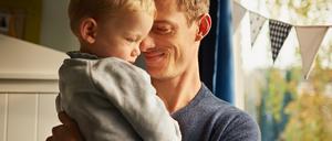 In manchen Familien, in denen sich die Eltern paritätisch kümmern, bemerkt man keinen Unterschied in der Bindungsposition der beiden Elternteile.