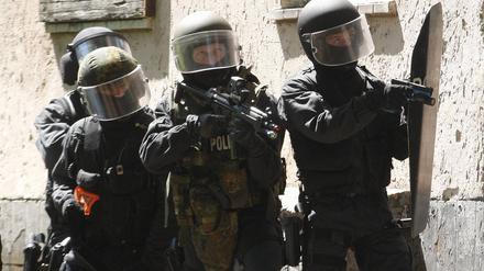 Polizisten des Brandenburger Sondereinsatzkommandos (SEK) (Symbolbild).