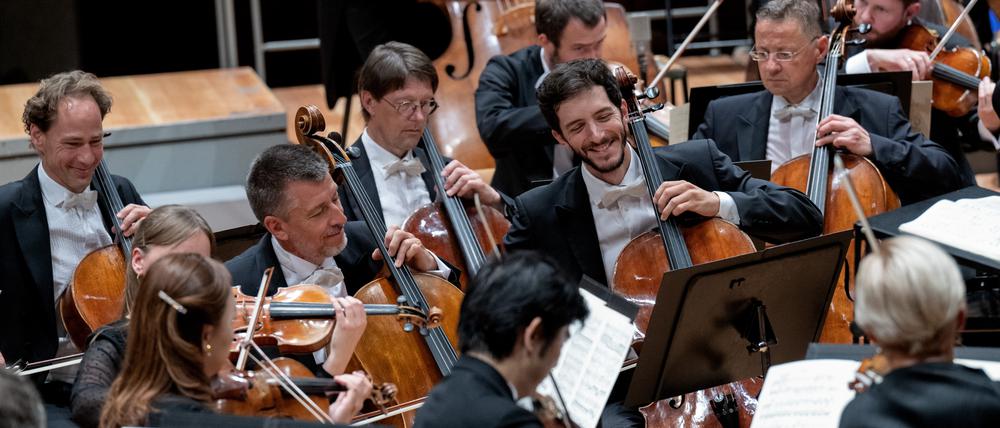 Bestens aufgelegt starteten die Berliner Philharmoniker am Donnerstag mit Werken von Max Reger und Richard Strauss in die neue Saison.