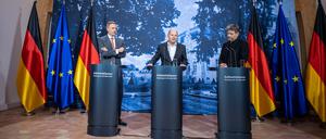 Pressekonferenz bei der vorigen Klausur in Meseberg: Christian Lindner, Olaf Scholz und Robert Habeck.