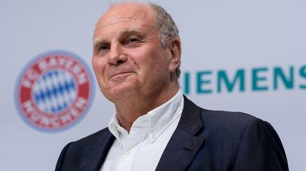 Uli Hoeneß durfte sich letztlich doch über die Verpflichtung von Harry Kane freuen.