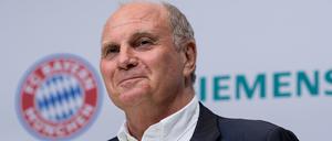 Uli Hoeneß durfte sich letztlich doch über die Verpflichtung von Harry Kane freuen.