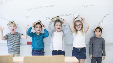 A-Z Schule, Schulkinder, Grundschule, Tafel, Lernen