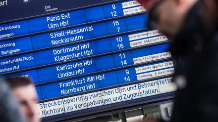 Auf zwei Hauptstrecken testen die Disponenten der Bahn derzeit ein KI-Tool, das Verspätungen vermeiden soll.