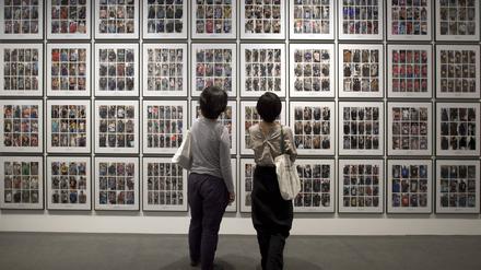 Lange her – nicht nur zeitlich. Besucherinnen bei der Documenta 14, 2017.