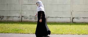 Eine muslimische Frau in Mantes-la-Jolie. (Symbolfoto)