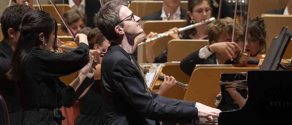 Alexandre Tharaud und das Orchestre Français des Jeunes spielten Ravels Klavierkonzert G-Dur. 