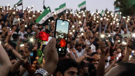 In Syrien gehen die Menschen wieder gegen das Regime auf die Straße.
