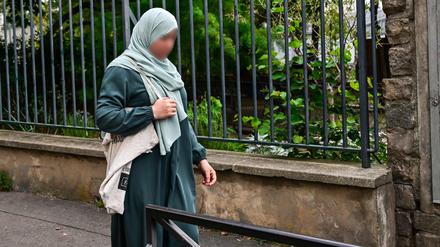 A photograph taken on August 28, 2023 shows a woman wearing an abaya walking in the streets of Paris. Muslim women, the education minister said on August 27, 2023, arguing the garment violated France's strict secular laws in education. The move comes after months of debate over the wearing of abayas in French schools, where women have long been banned from wearing the Islamic headscarf. (Photo by MIGUEL MEDINA / AFP)
