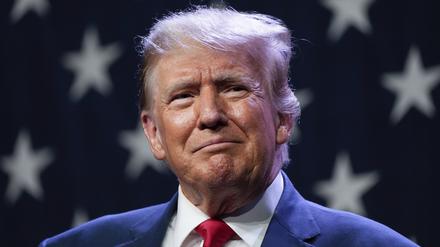 Donald Trump, ehemaliger US-Präsident, spricht beim Lincoln Dinner 2023 der Republikanischen Partei von Iowa.