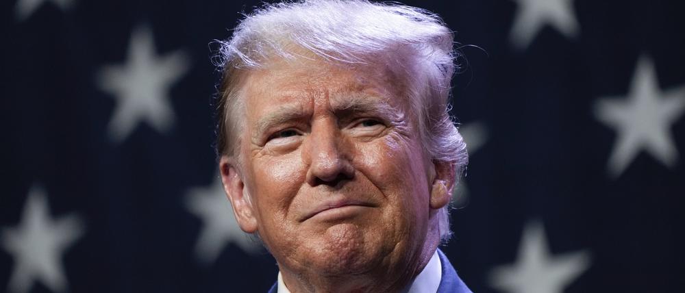 Donald Trump, ehemaliger US-Präsident, spricht beim Lincoln Dinner 2023 der Republikanischen Partei von Iowa.