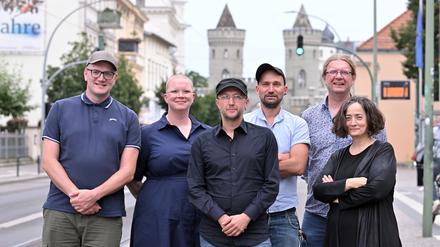 Aufgestellt: v.l.: Philipp Ziems, Jennifer Hoffmann, Arndt Sändig, Eric Blume, Nicolas Bauer, Beate Goreczko von der Fraktion Die Andere.