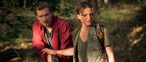 Halten Menschen für verdächtiger als Wölfe: Kommissar Laue (Jacob Matschenz) und Wildhüterin Jahnke (Maria Simon). 