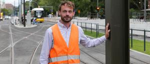 Alexandre Débant an der neuen Endhaltestelle der M10.
