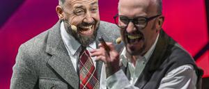 Die Schauspieler Bürger Lars Dietrich (l) als Fritz Hagedorn und Peter Nottmeier als Geheimrat Schlüter proben für die Beelitzer Festspiele das Stück Drei Männer im Schnee·.