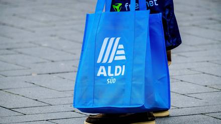 Aldi Süd expandiert in den Lebensmittel-Liefersektor, während Aldi Nord weiterhin zögerlich bleibt.