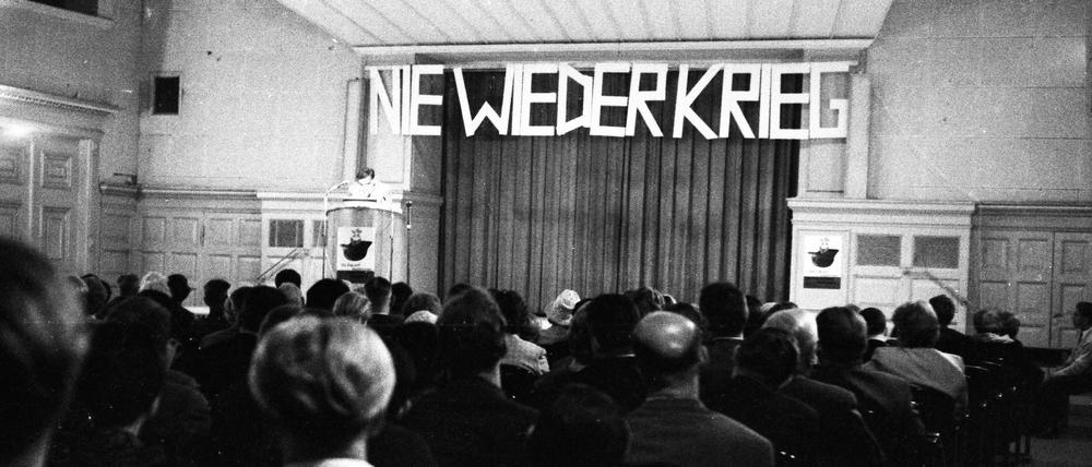 Der Antikriegstag wird von den Gewerkschaften schon sehr lange begangen, hier zum Beispiel 1963 in Hannover. 
