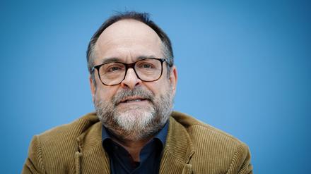 Deutschland-Direktor von Human Rights Watch Wenzel Michalski. Er kritisiert die neue Partnerschaft des FC Bayern mit Ruanda. 