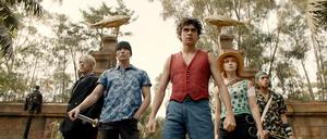 Das Ensemble der Live-Action-Serie „One Piece“ in einem Szenenbild.