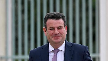 Arbeits- und Sozialminister Hubertus Heil trifft im Schloss Meseberg ein.