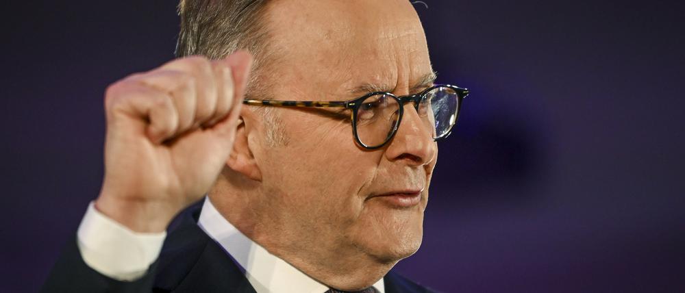 Anthony Albanese, Premierminister von Australien, spricht während des offiziellen Starts der Kampagne zum viel diskutierten Referendum über ein größeres politisches Mitspracherecht für die indigene Bevölkerung.