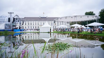 Zu viel Wasser. Letztes Jahr musste das Fest abgebrochen werden, wegen eines drohenden Unwetters.