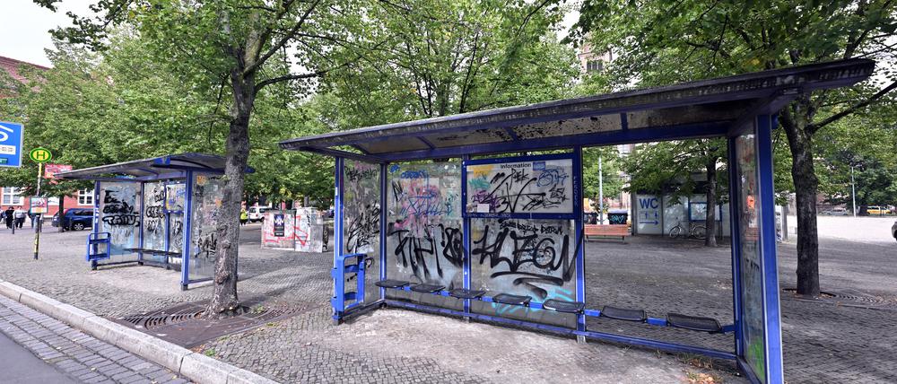 Bushaltestelle am Bassinplatz.