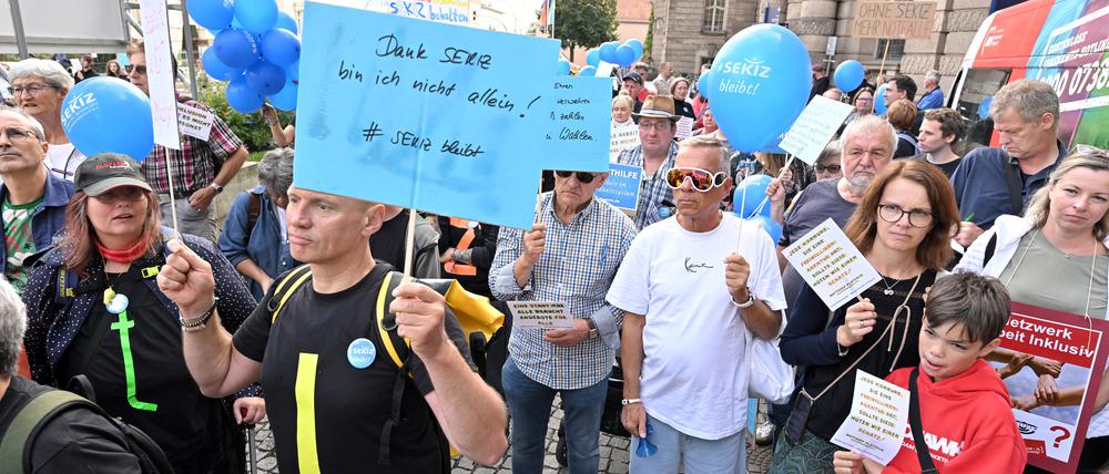 Aktion gegen städtische Kürzungen im Sozial-Bereich.