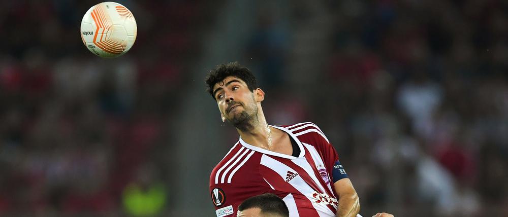 Andreas Bouchalakis (oben) traf in der Europa League in der vergangenen Saison auf den SC Freiburg mit Maximilian Eggestein.