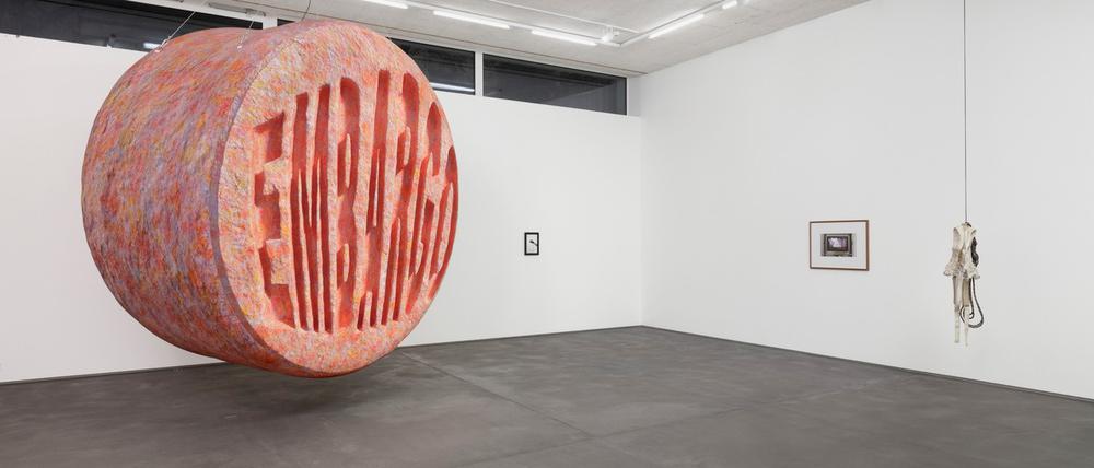 Installation view, HEUTE LEIDER NICHT, staged by Simon Mullan at DITTRICH & SCHLECHTRIEM 
