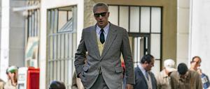 Auf der Leinwand ist Adam Driver in Venedig als Enzo Ferrari zu sehen, auf der Pressekonferenz unterstützt er am Donnerstag die Forderung der Streikenden. 