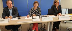 Ministerin Ursula Nonnemacher (m) und Beiratschefin Sarah Häseler (r)  