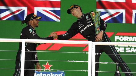 Mercedes setzt weiter auf Lewis Hamilton (l.) und George Russell.