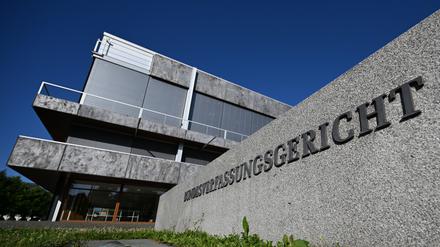 Das Gebäude des Bundesverfassungsgerichts in Karlsruhe. Bremen und Niedersachsen treten der Verfassungsklage Bayerns gegen den Länderfinanzausgleich entgegen.