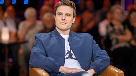 Tagesschausprecher Constantin Schreiber anläßlich der Aufzeichnung der MDR - Talkshow Riverboat am 04.05.2023 in Leipzig.