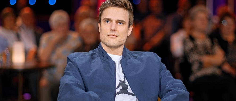 Tagesschausprecher Constantin Schreiber anläßlich der Aufzeichnung der MDR - Talkshow Riverboat am 04.05.2023 in Leipzig.